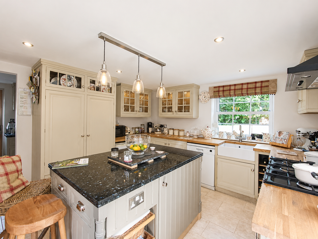 Property photo 3 of 22 Kitchen Breakfast Room