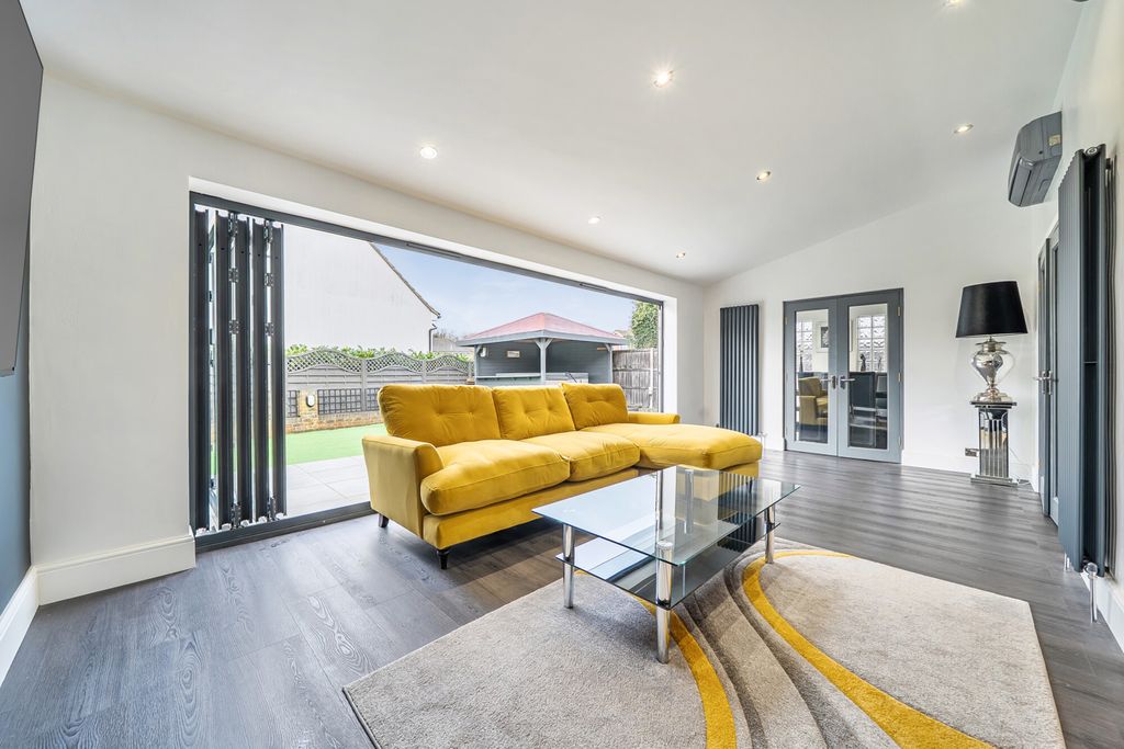 Property photo 3 of 31 1421997-4-69A1ce9...