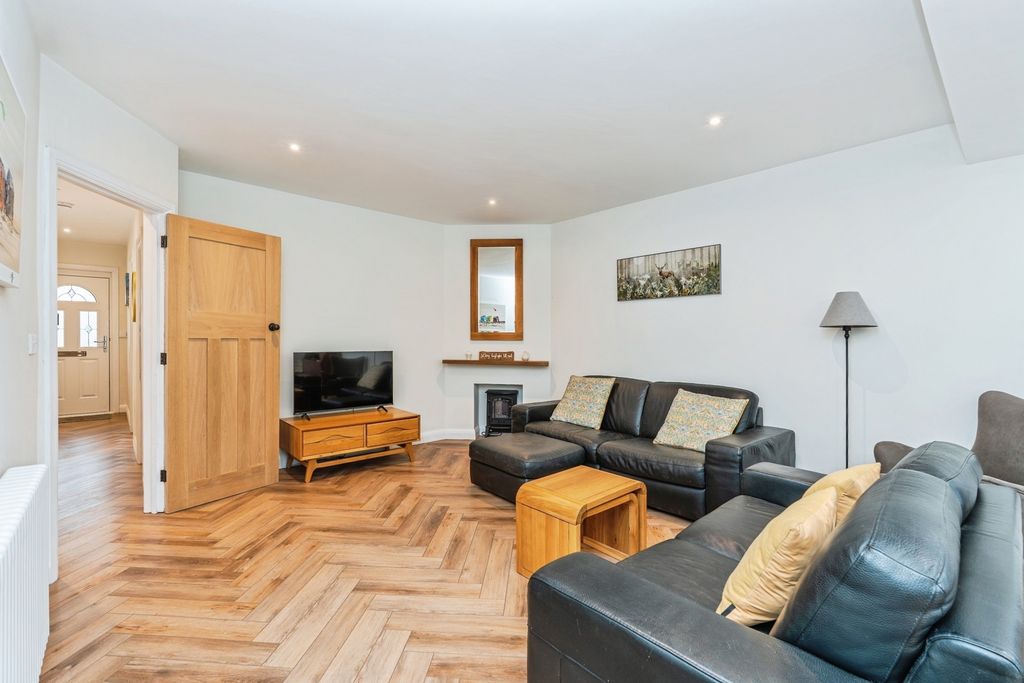 Property photo 3 of 32 Pbox-Img.Jpg