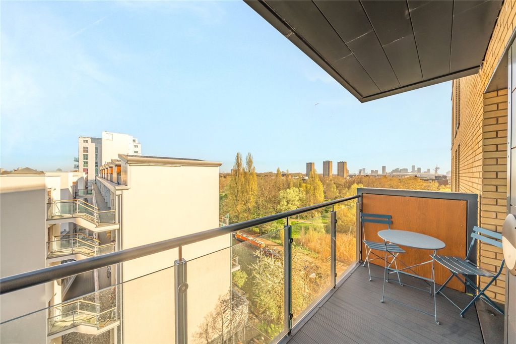 Property photo 2 of 8 Balcony