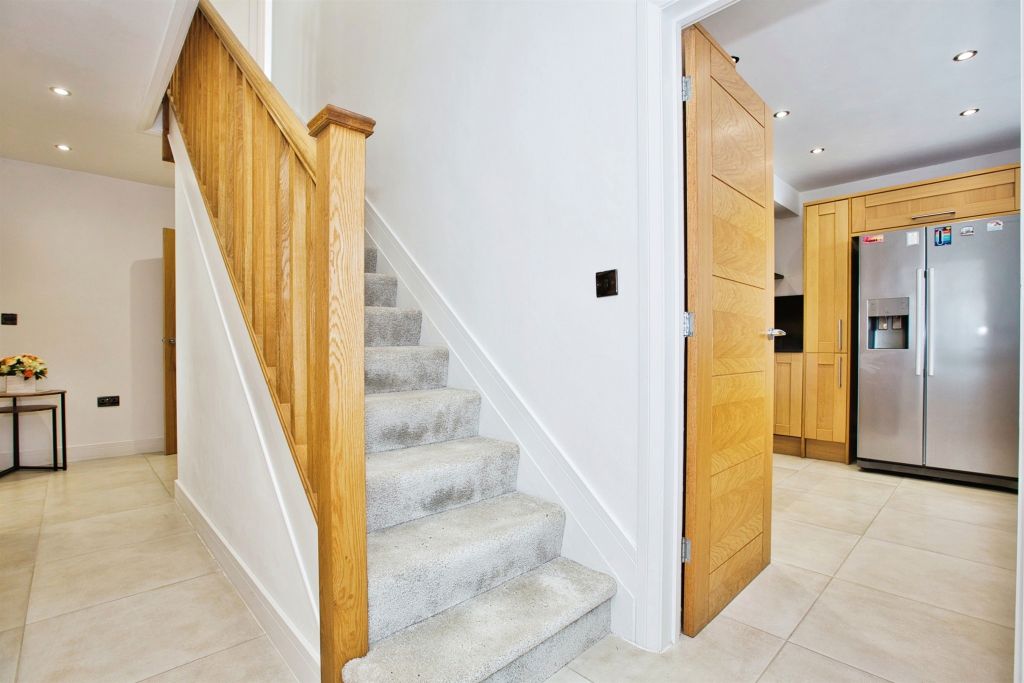 Property photo 2 of 32