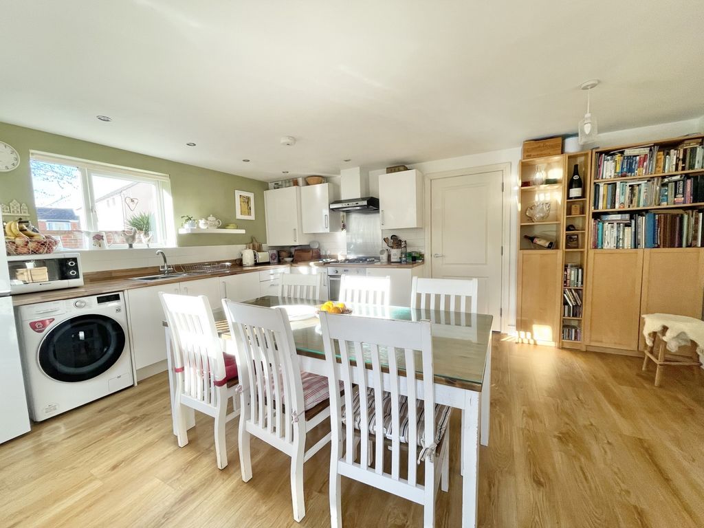 Property photo 3 of 18 Photo 2