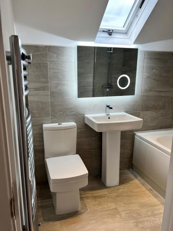 Property photo 3 of 9 Bathroom