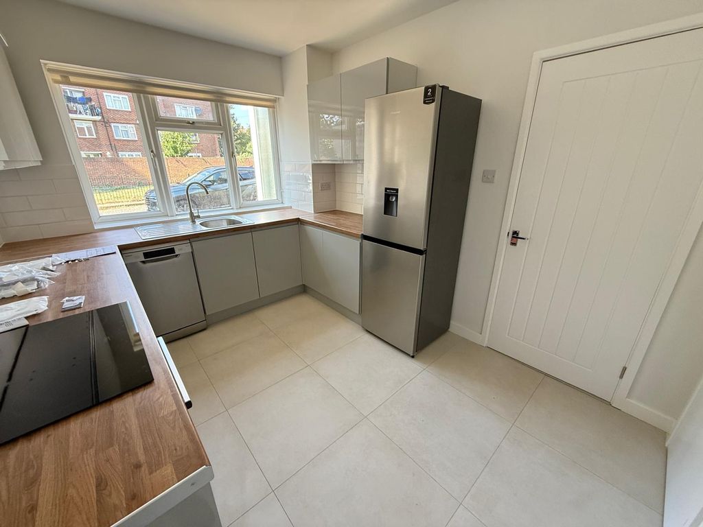 Property photo 3 of 11 Gallery
