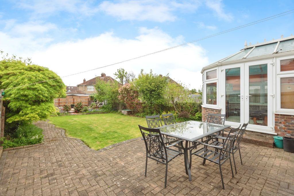 Property photo 3 of 17 Garden