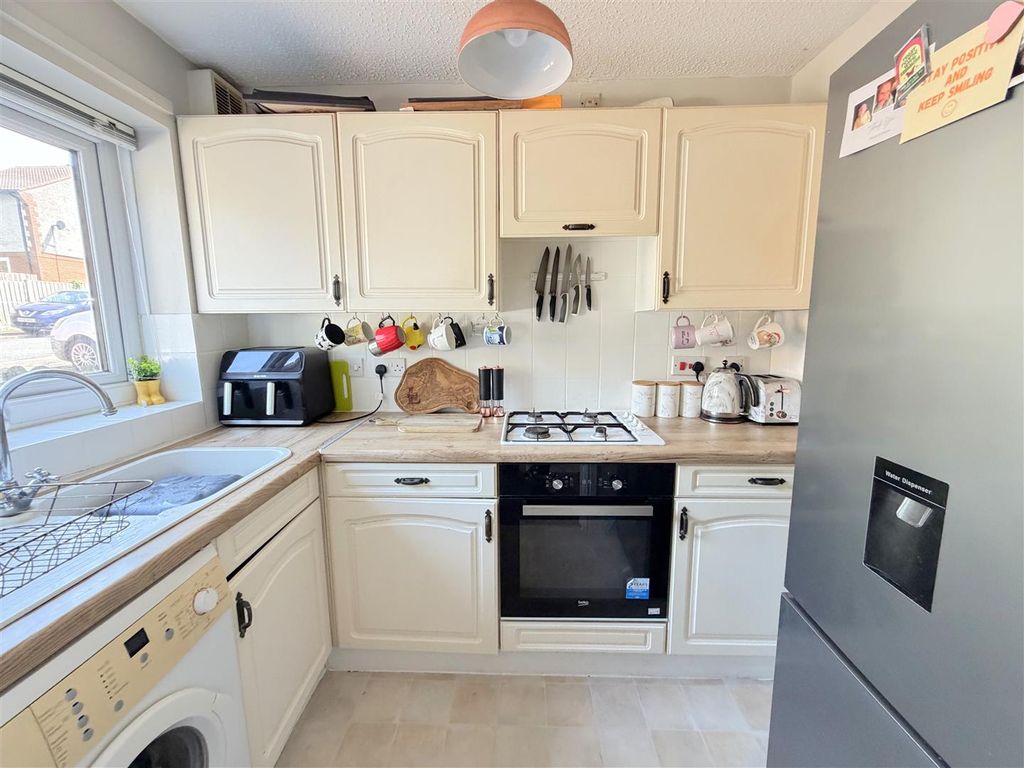 Property photo 2 of 18 Kitchen