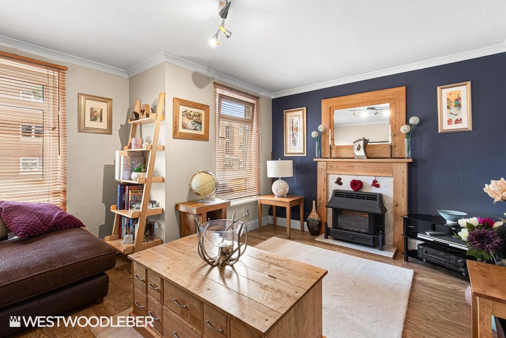Property photo 2 of 25 Chapelend_18.Jpg