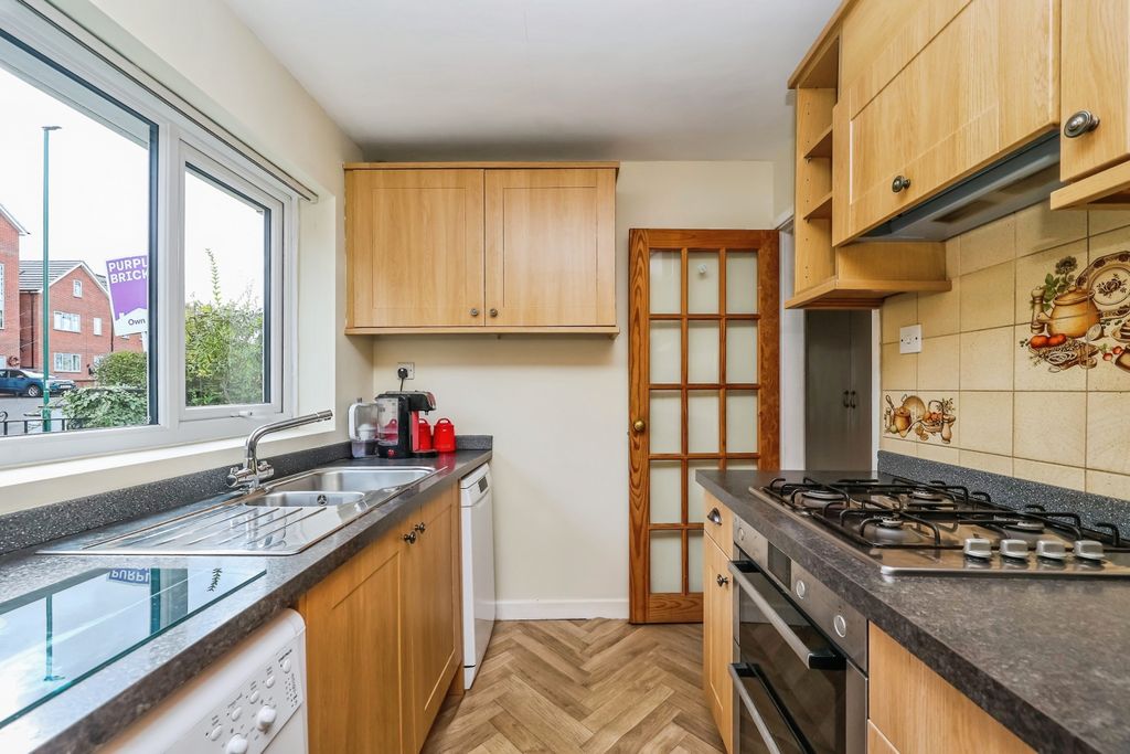 Property photo 3 of 12 Kitchen