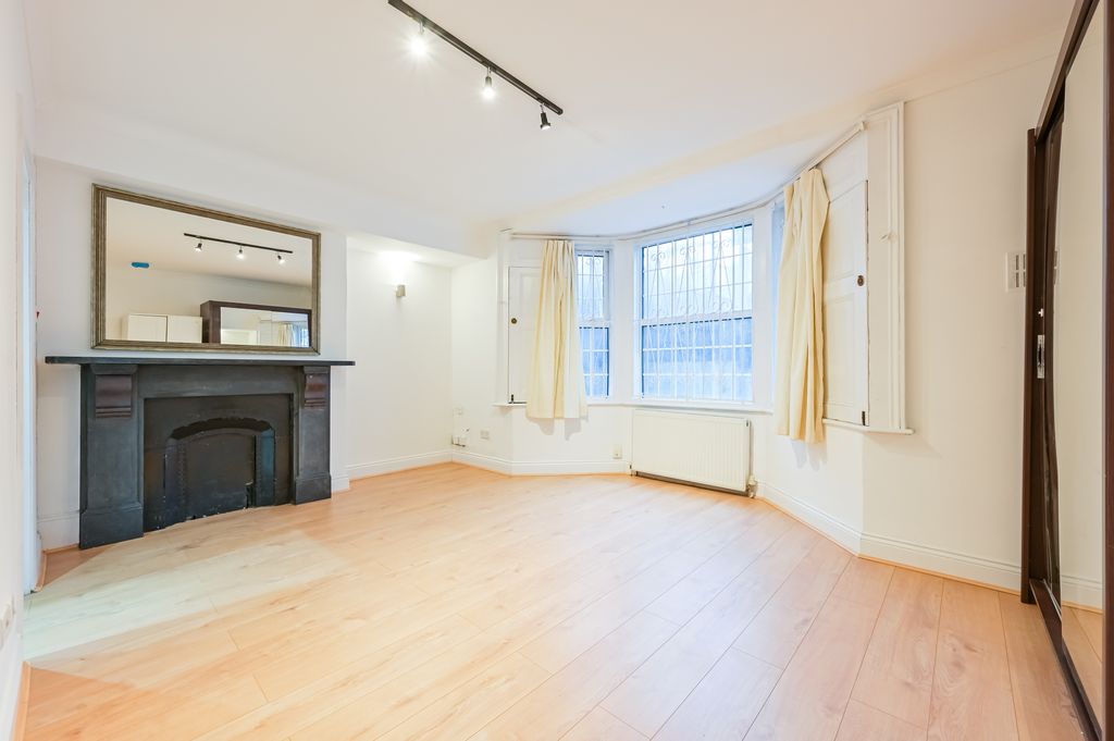 Property photo 2 of 10 Bedroom 1