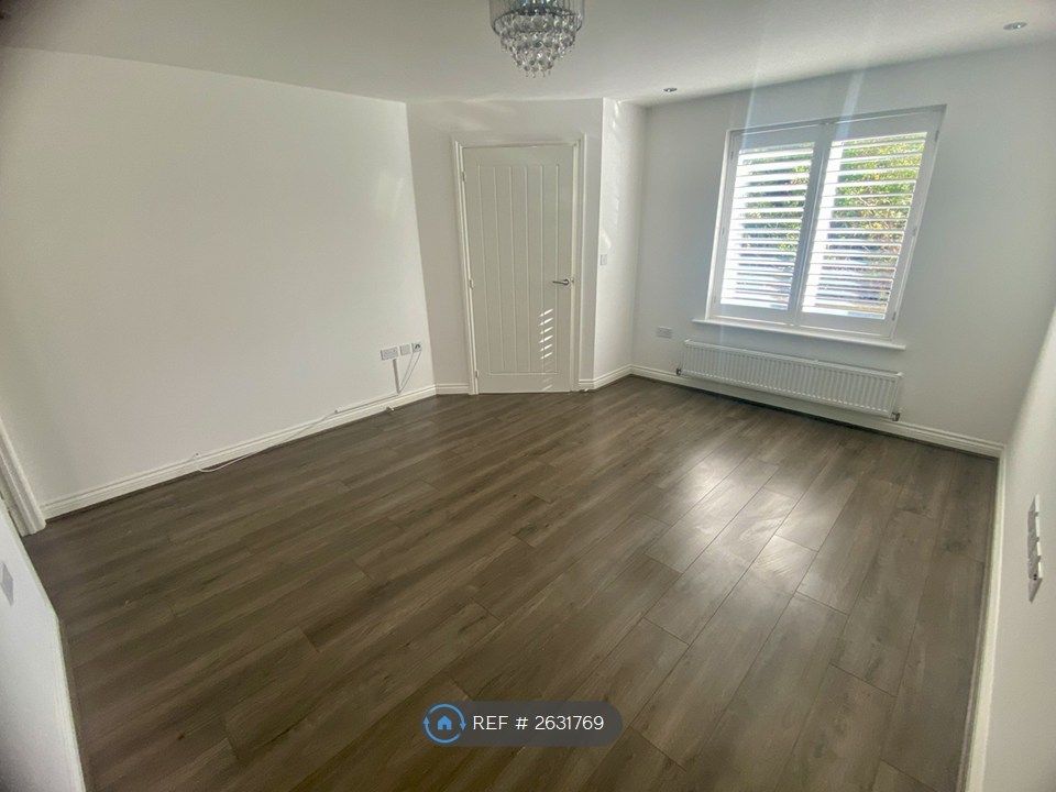 Property photo 3 of 19 Living Area