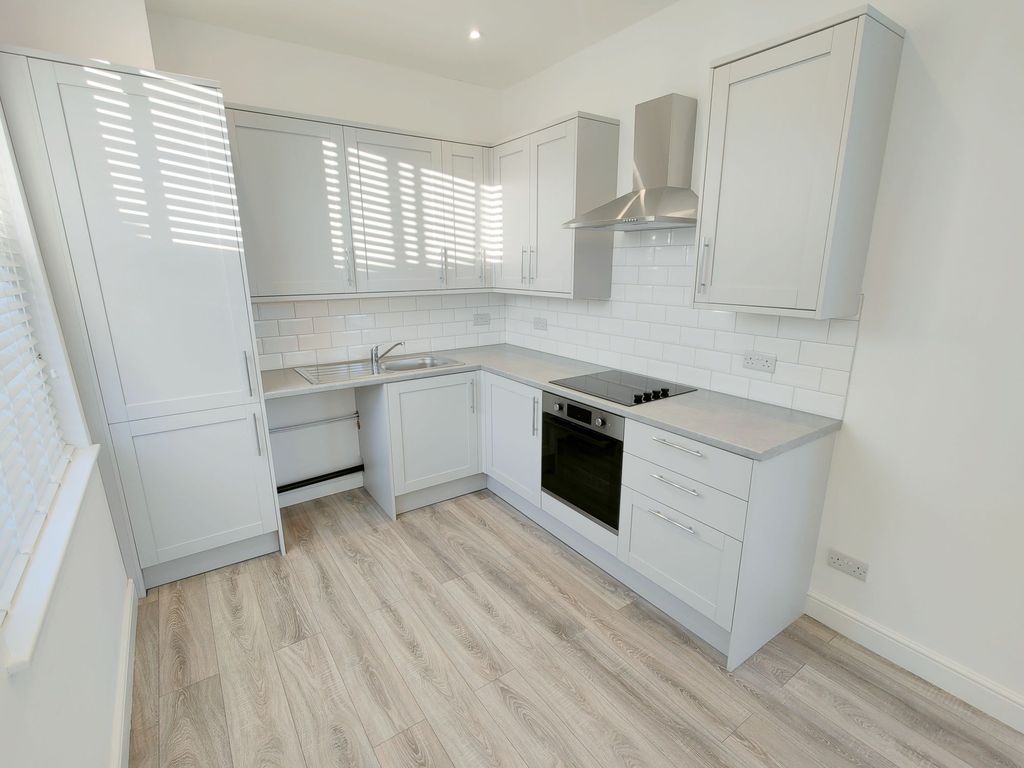 Property photo 3 of 9 Kitchen