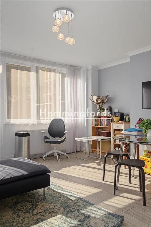 Property photo 3 of 14 Purcell Street N1-7.Jpg