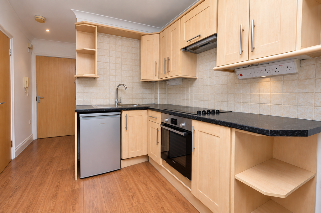 Property photo 3 of 5 Kitchen