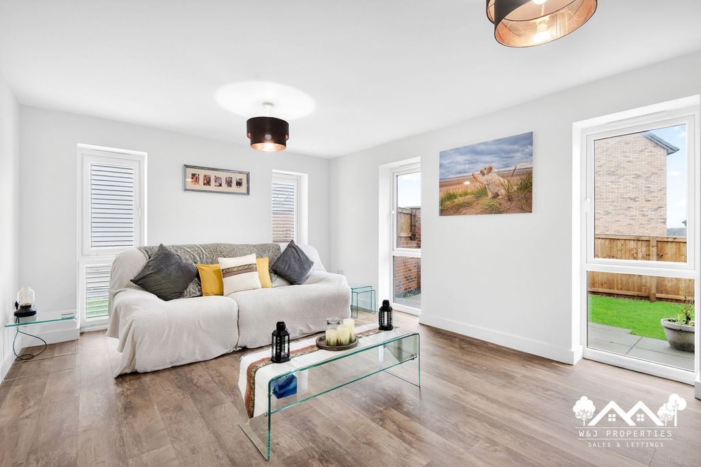 Property photo 3 of 58