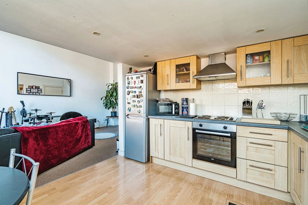 Property photo 2 of 12
