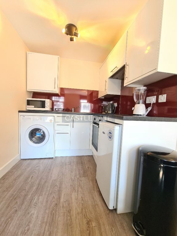 Property photo 3 of 14 Apartment 9, 3A New Street, Huddersfield, West Yorkshire, HD1 2Af