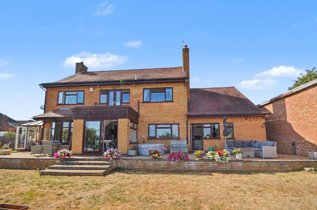 Property photo 2 of 29