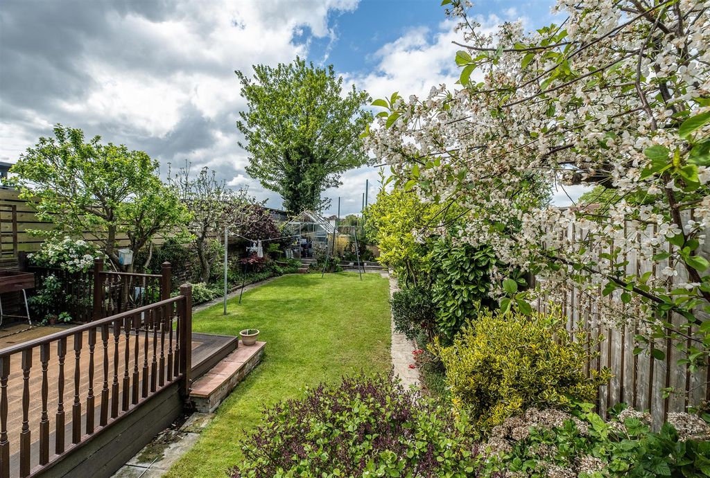 Property photo 2 of 24