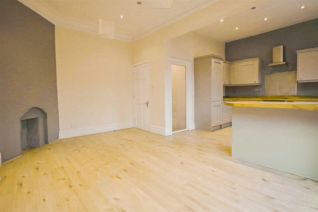 Property photo 3 of 25 P039731_03.Jpg