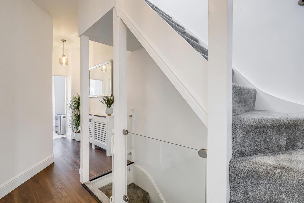 Property photo 1 of 10 Hallway