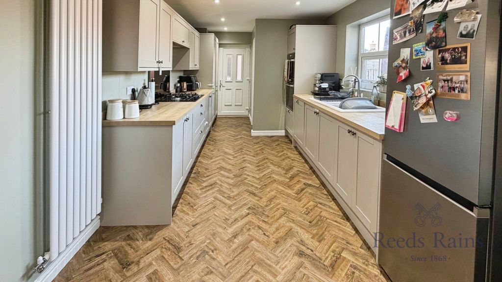 Property photo 3 of 15 Kitchen