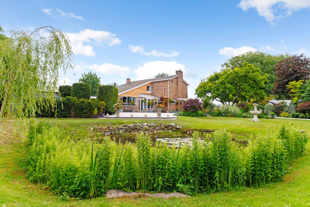 Property photo 3 of 28