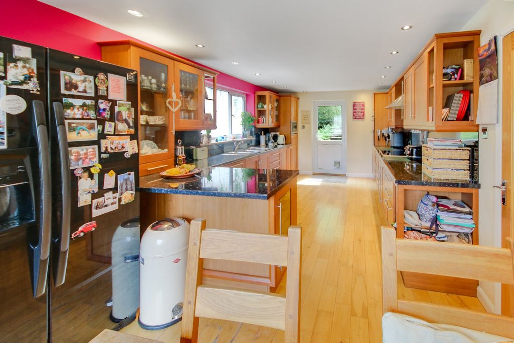 Property photo 3 of 27
