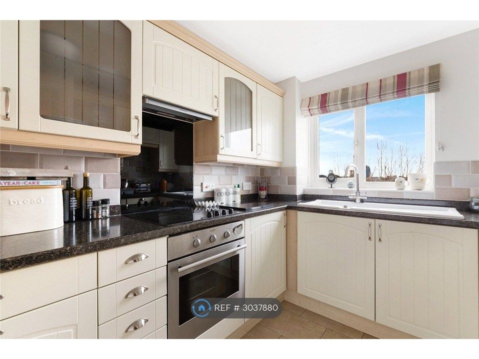 Property photo 1 of 9 Kitchen