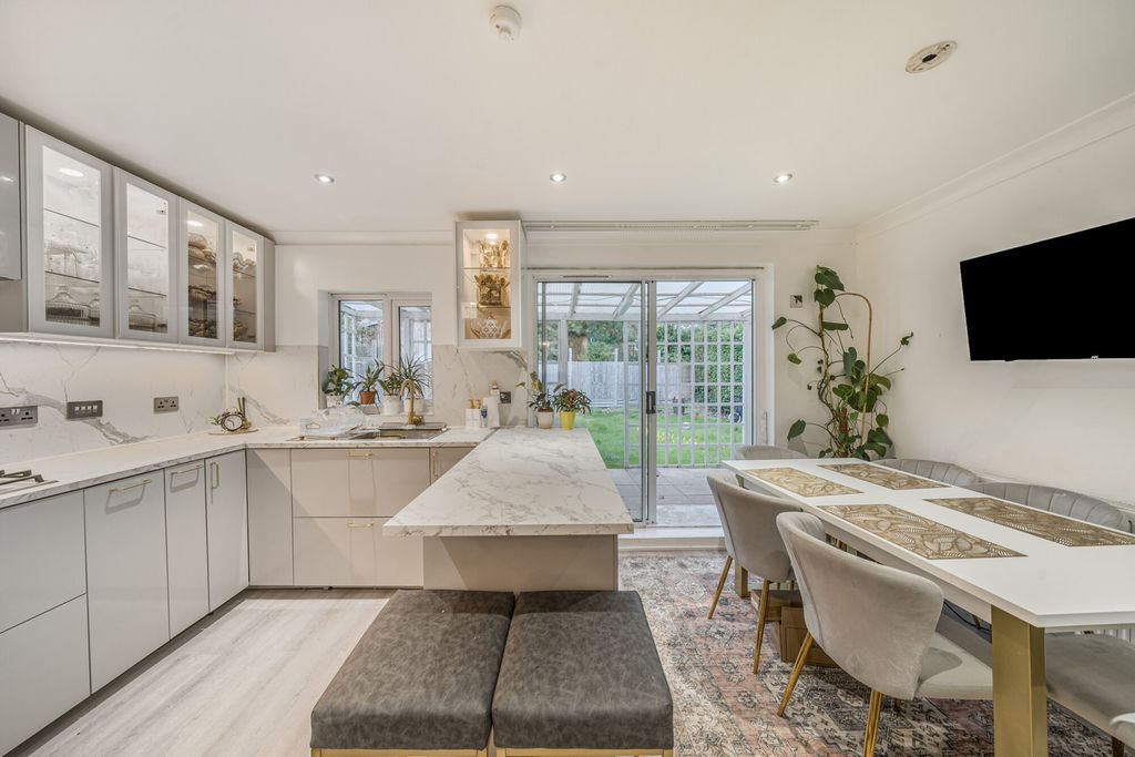 Property photo 3 of 21 1355908-18-68cc3F...