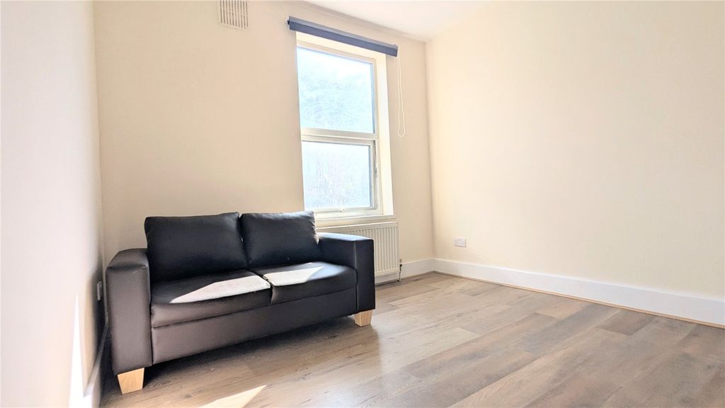 Property photo 3 of 7 Picture No. 01