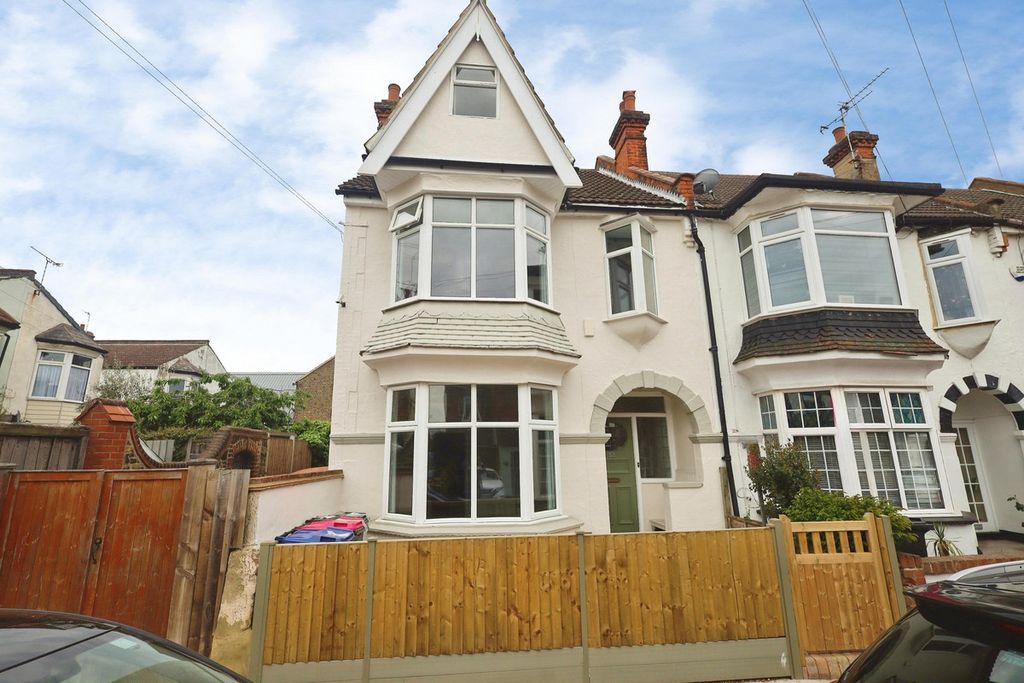 Property photo 1 of 32