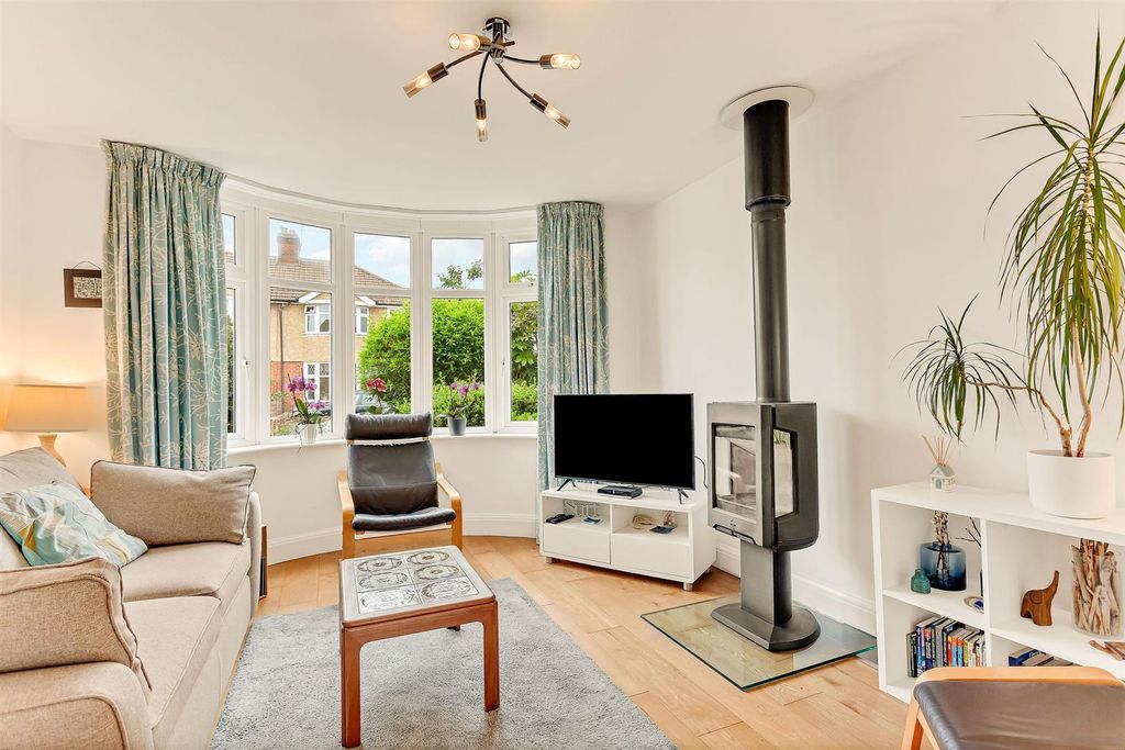 Property photo 2 of 33 Rosamondroad_Hs_082.Jpg