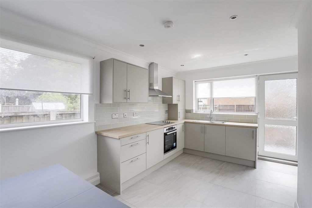 Property photo 2 of 17 7029.Jpg
