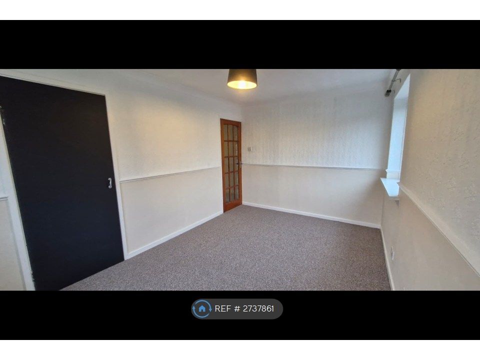 Property photo 3 of 11 Bedroom 1