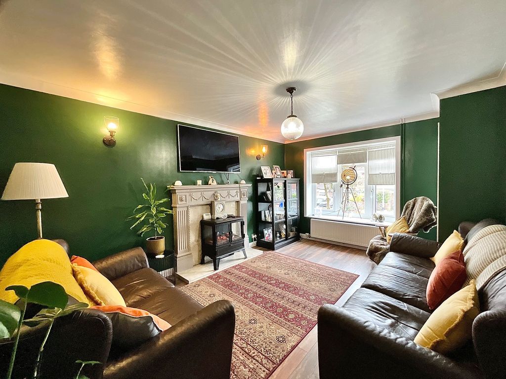 Property photo 3 of 32