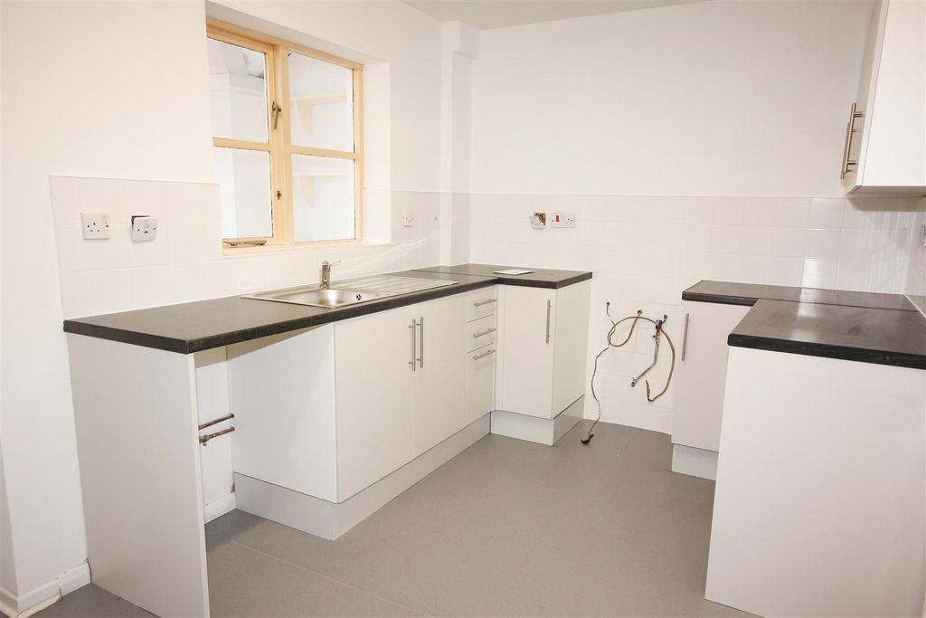 Property photo 2 of 11 Kitchen.Jpg