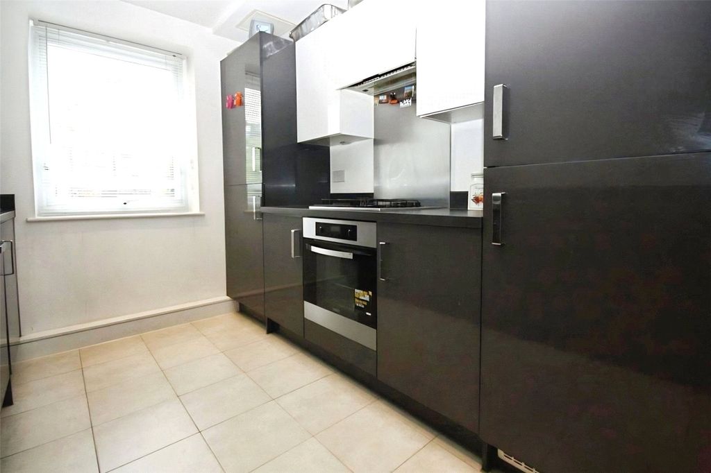 Property photo 3 of 8 Kitchen