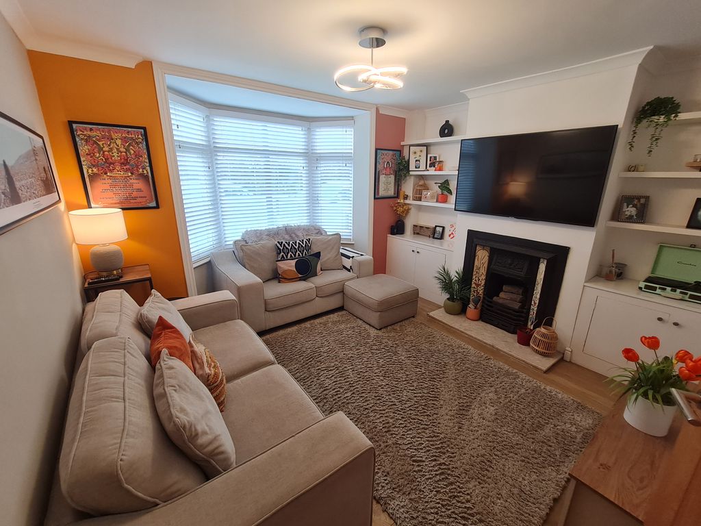 Property photo 2 of 20