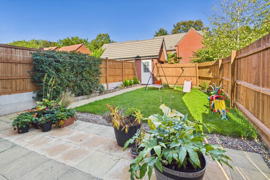 Property photo 2 of 21