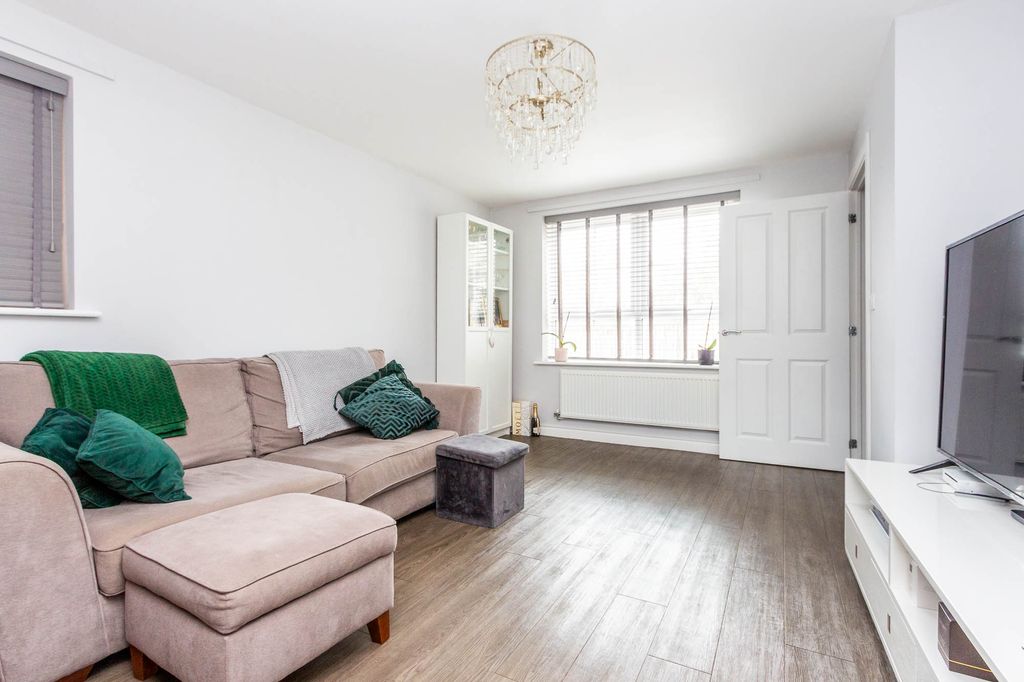 Property photo 3 of 11 Img_1357