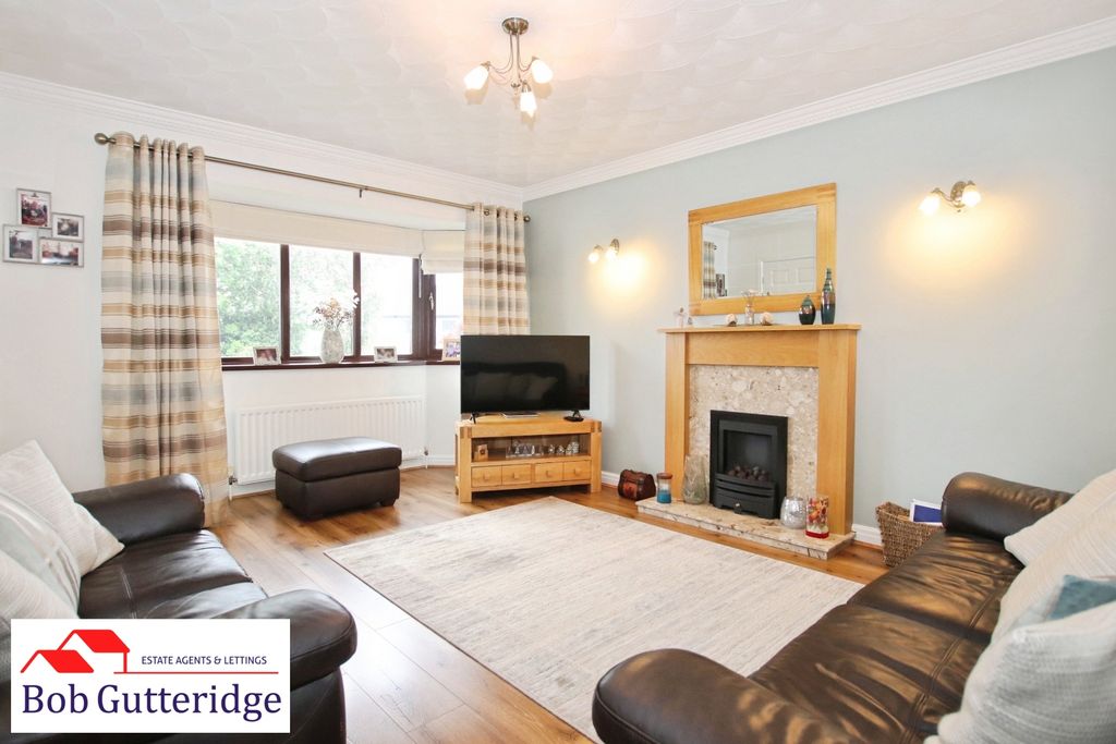 Property photo 2 of 34 Bay Fronted Lounge