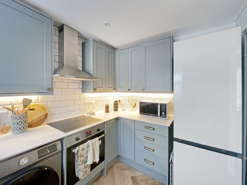 Property photo 2 of 11 Kitchen 2