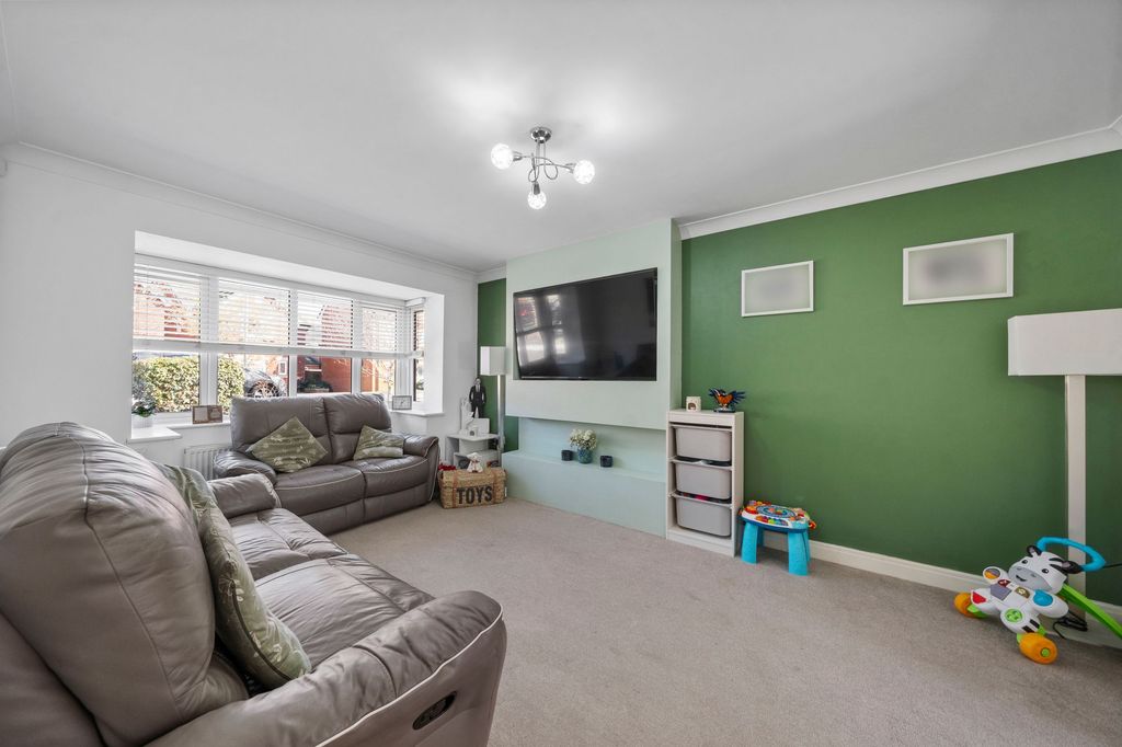 Property photo 2 of 27