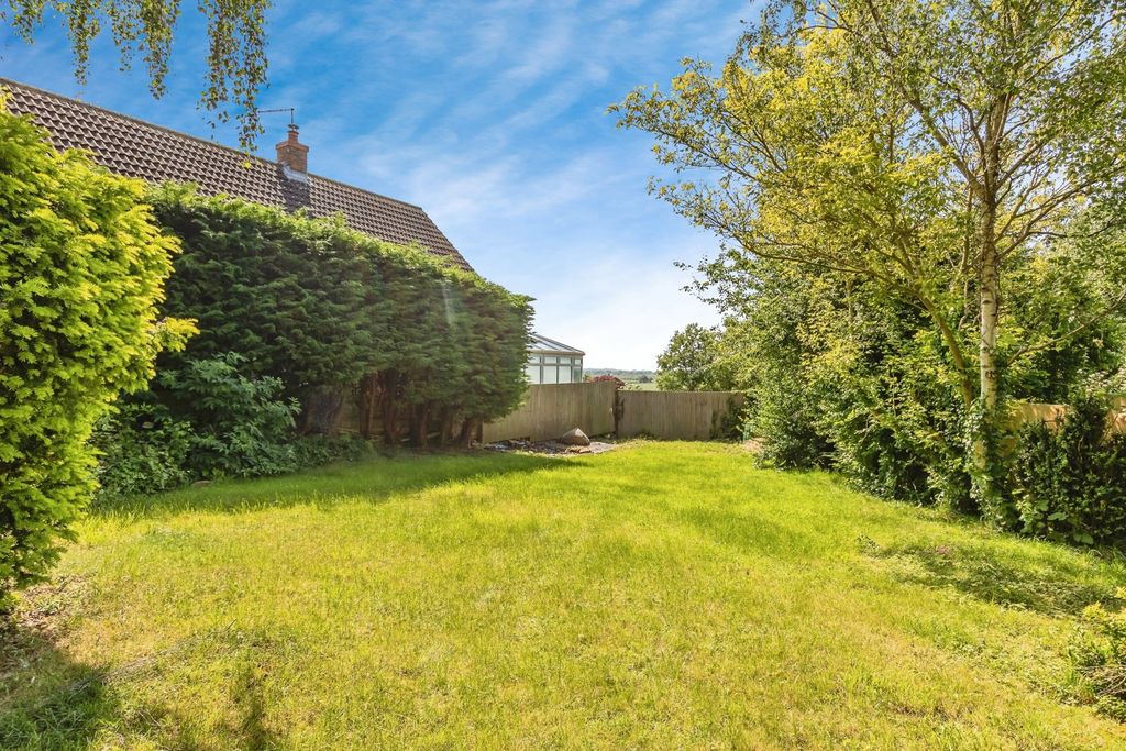 Property photo 2 of 17 Garden