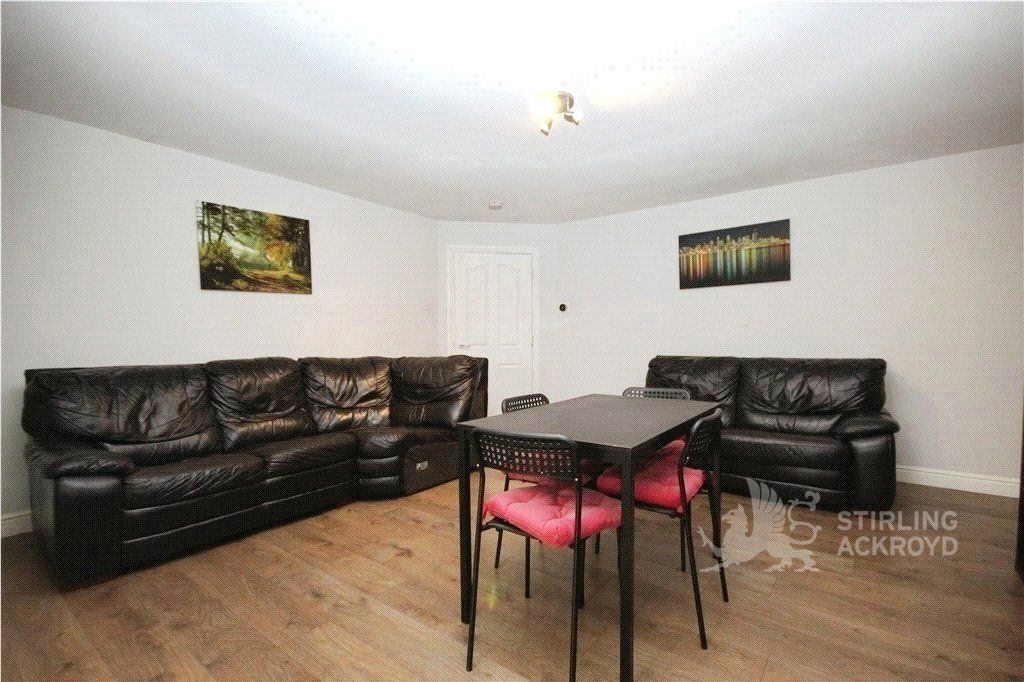 Property photo 3 of 11 Living Room