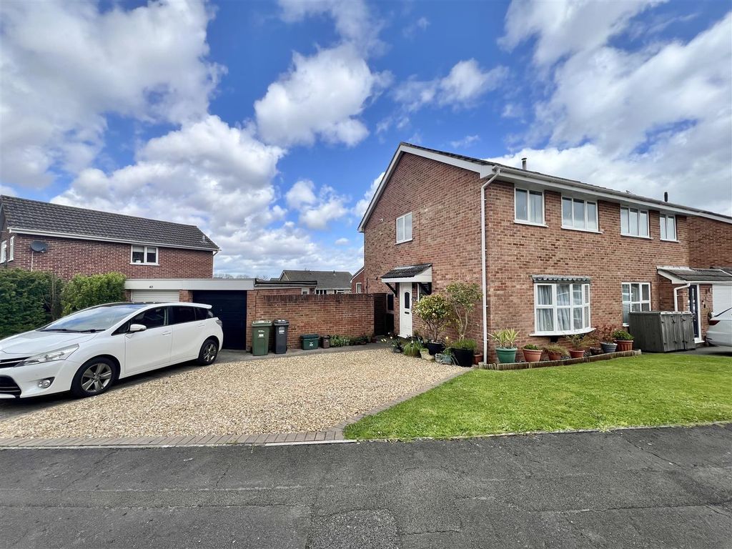 Property photo 1 of 21 Front