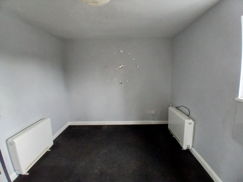 Property photo 1 of 5 Living Room