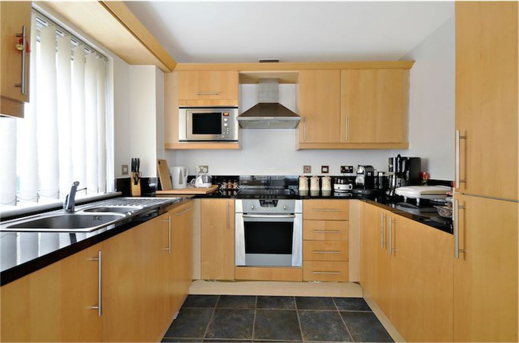 Property photo 3 of 6 Kitchen