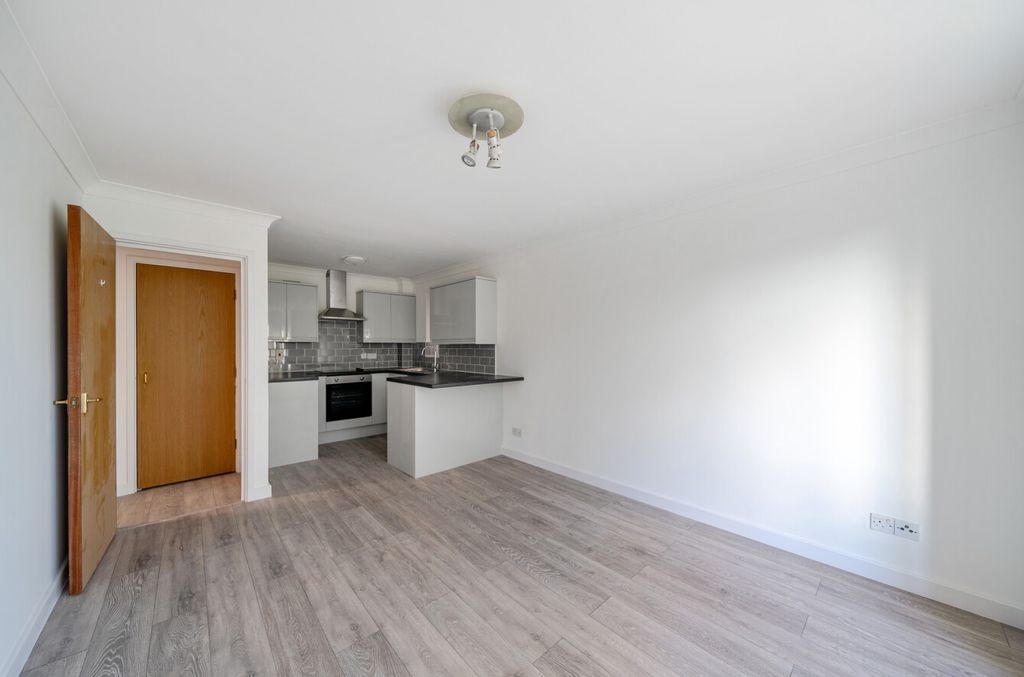 Property photo 2 of 20 1349482-14-68B9ce...