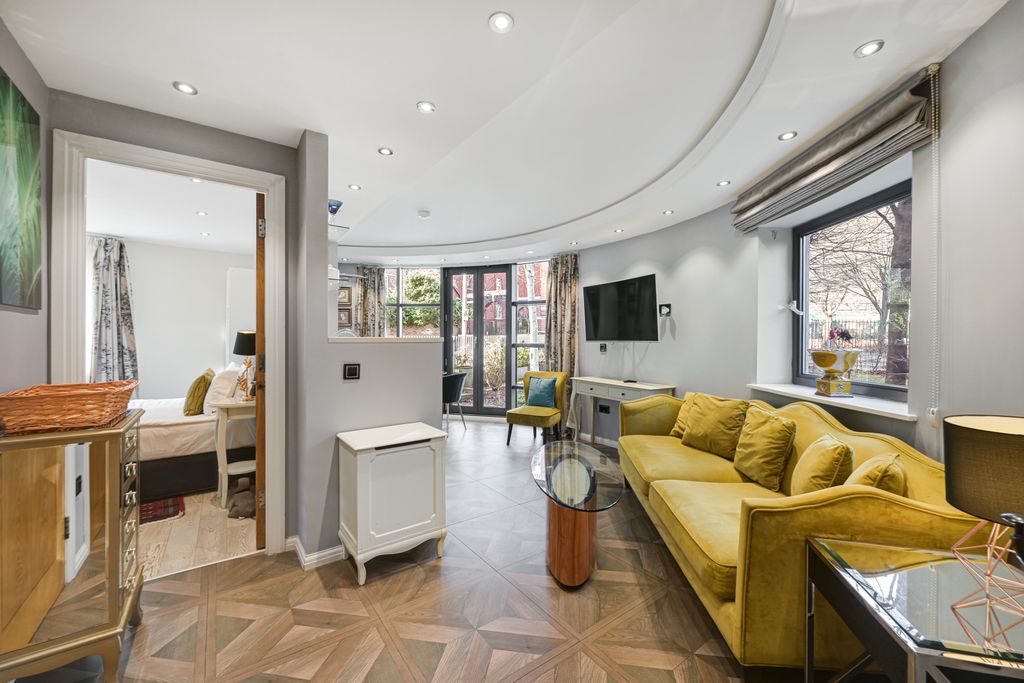 Property photo 2 of 8